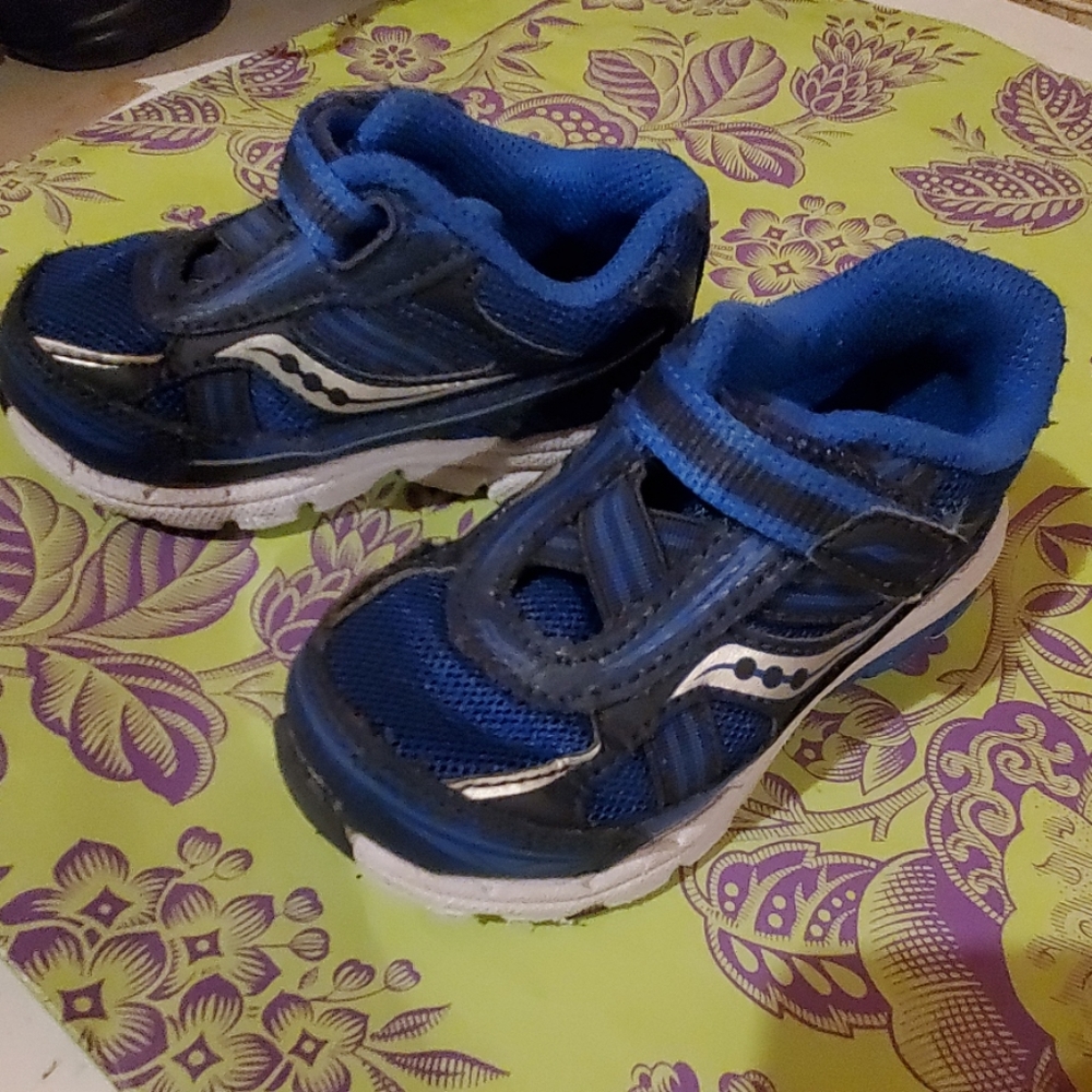 Baby boy blue saucony sneakers 5xw